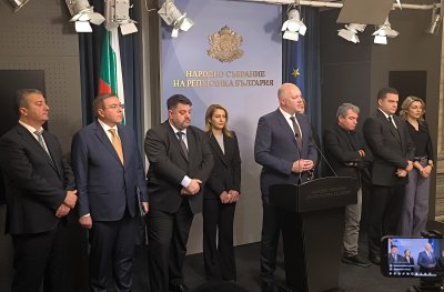 Краят на проевропейското правителство на премиера Росен Желязков вероятно ще
