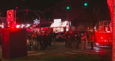 Двама души загинаха а осем са ранени при стрелба в