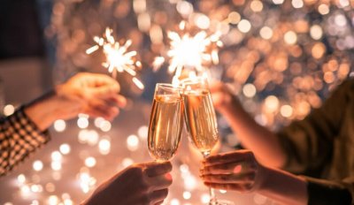 Ето с колко крачки изгаряме калориите от шампанското и коледната пуйка