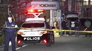 Мъж намушка 8 души и заля 7 с белина в завод за гуми Япония