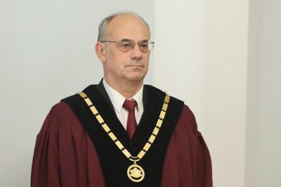 КС образува дело за референдума за еврото