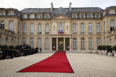 Разкриха мащабна кражба на порцелан и сребърни прибори от Елисейския дворец