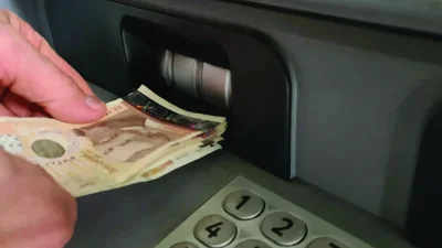Столичани се оплакват от препълнени банкомати