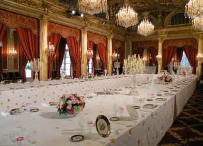 Осъдиха служител, откраднал чаши и лъжички от Елисейския дворец