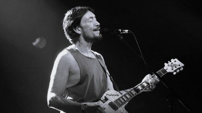 Отиде си музикалната легенда Крис Риа