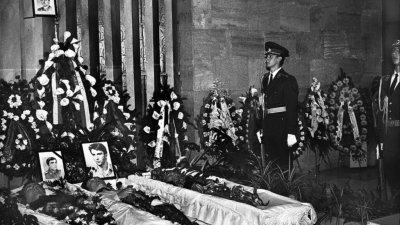 29 г. след разстрела на тримата полицаи в &bdquo;Люлин&rdquo;: Вандали оскверниха лобното им място