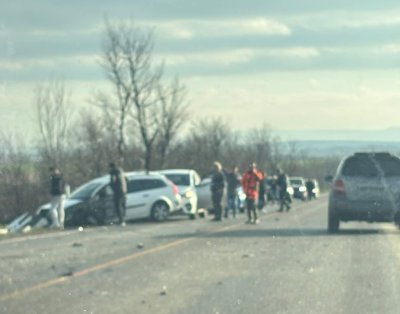 Кола се заби в ремарке на тир край Раданово