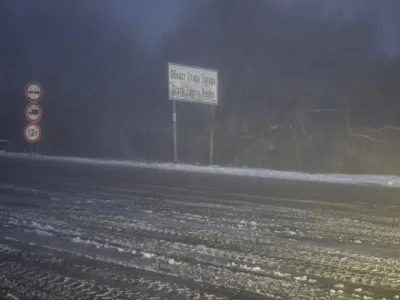 Внимание: Сняг и мъгла затрудняват движението през прохода "Шипка"