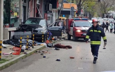 Очевидци на тежката катастрофа с жертви във Варна: Автомобилът се е движил с висока скорост