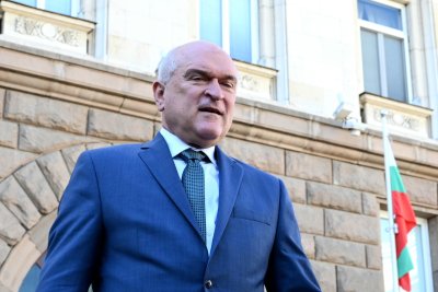 Президентът Румен Радев обмисля отново да избере за служебен премиер