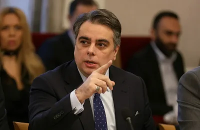 Докато консултациите при президента все още продължават и яснота за