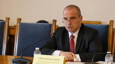 Гроздан Караджов обърнал страницата на министерството в личен блог 