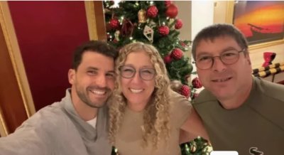 Фенките се оживиха: Григор празнува Коледа в Дубай с мама и татко, но къде е гаджето?