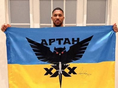 Пульо, гледай: Шампионът Антъни Джошуа развя украинското знаме
