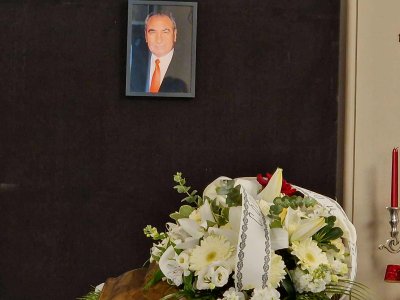 Знакови лица изпратиха с почести последния министър от времето на соца (СНИМКИ)