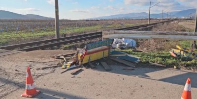 Влодачът на каруцата, блъсната от влак: Умряха жена ми и малката ми дъщеричка