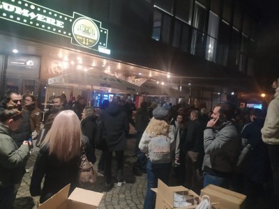 Близо 200 граждани и журналисти се събраха в подкрепа на