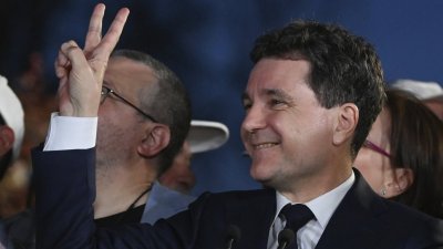 След протестите: Румънският президент организира референдум сред магистратите