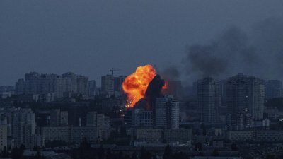 Шест души, от които 3 деца, са ранени при масирана нощна атака срещу Одеса