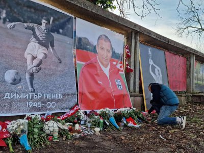 ЦСКА промени програмата си заради поклонението пред Димитър Пенев съобщават