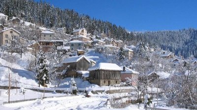 Новогодишно отмъщение: Срязаха гумите на кметица заради липсата на ток 