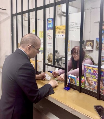 Министър си взе евро от пощата за 3 минути 