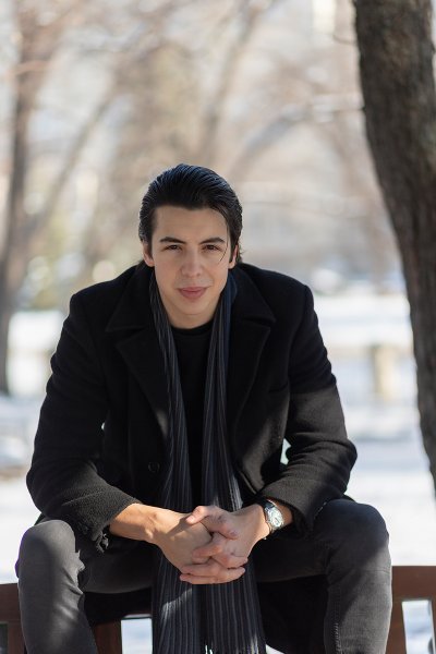 Певецът Тино се зареди с кеш пари броени дни преди