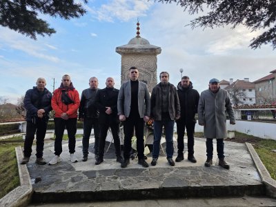 Божанов към Борисов: Кое е опасно? Да се ходи на Тюркян чешма и да се осъди комунистическия режим? 