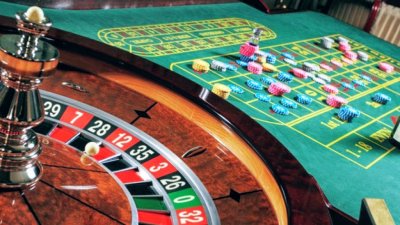 Задържаха мъж за кражба на 1000 лв. от крупие в Хасково