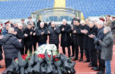 Героите от САЩ'94 изпратиха с аплодисменти Димитър Пенев 