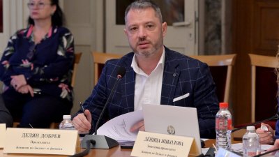 Делян Добрев: Стискам палци още диктатори да последват съдбата на Мадуро