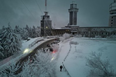 Мостът Кьолбранд в Хамбург се заледи и блокира камиони и коли