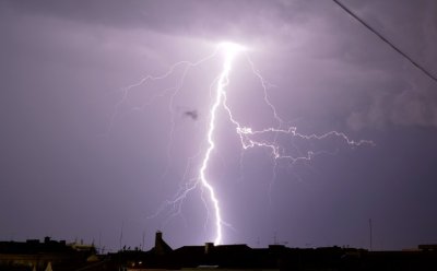 Мълния е поразила около 150 души събрани на фестивал северно