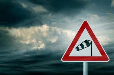 ВНИМАНИЕ! Ураганен вятър в Сливен