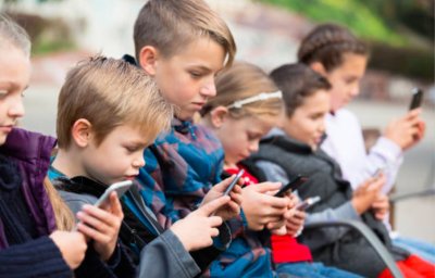 А ние кога? Редица европейски държави забраняват социалните мрежи за деца