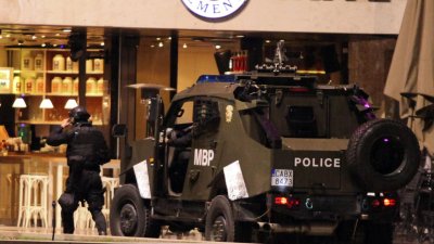 Двама маскирани мъже са ограбили магазина за алкохол в София като