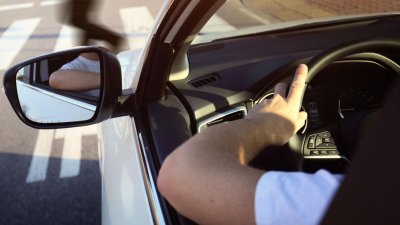 Друсан до козирката: 71-годишен шофирал на 2 вида наркотици