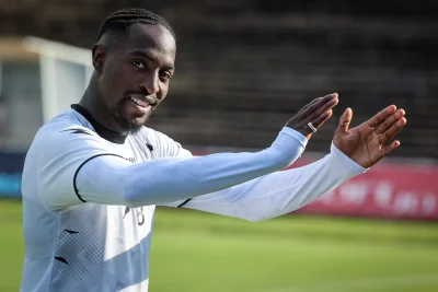 Президентът на Славия Венцеслав Стефанов обяви трансфера на полузащитника Исак