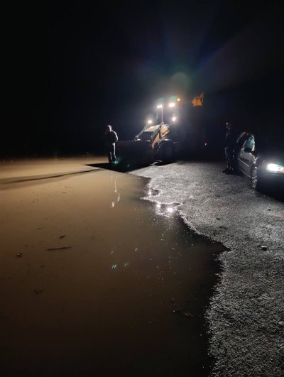 Овладяха критичното положение в Батановци, но опасността от наводнение остава