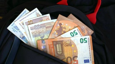 Могат ли непълнолетни да обменят пари в банките през следващите