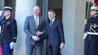Макрон посрещна Желязков в Париж