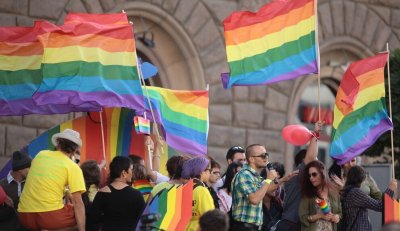 80% от милениалите и Gen Z нямат проблеми с гейовете