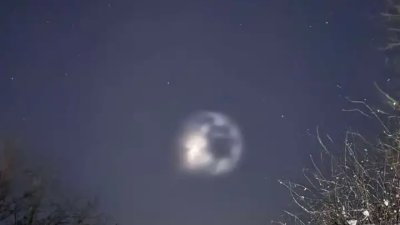 Граждани заснеха светещ обект над Враца и Монтана (ВИДЕО)