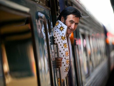 "Елвис експрес" с почитатели на Краля на рока обикаля Австралия (ФОТО)