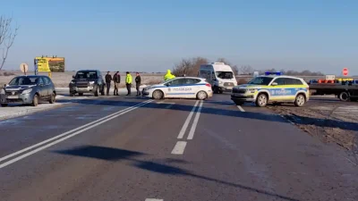 Пожарникари извадиха загиналия шофьор от смачкания бус на пътя Русе- Бяла (СНИМКИ)