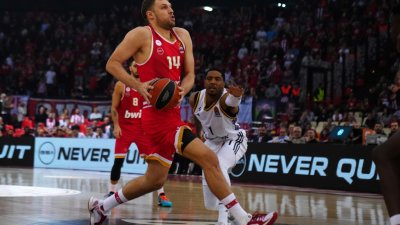 Везенков отново блести, но Олимпиакос загуби