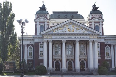 Нападнаха с нож мъж пред Народния театър, има задържан