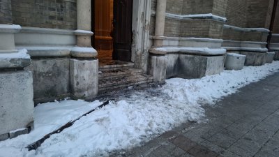 Умишлен палеж на катедрала в центъра на Нови Сад