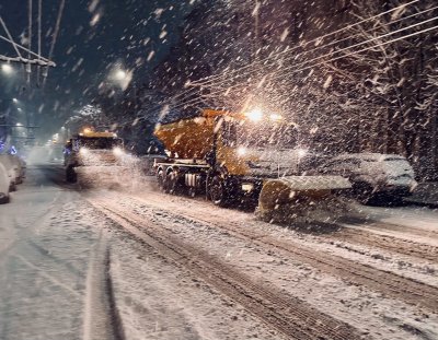 Русенци бедстват без ток заради падналия сняг (СНИМКИ)