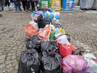 Граждани се събраха на протест пред Столична община заради проблема